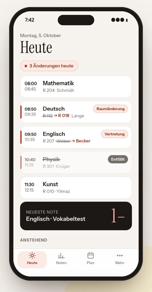 Screenshot 1: Heute screen with a room change, a substitution and a cancelled lesson