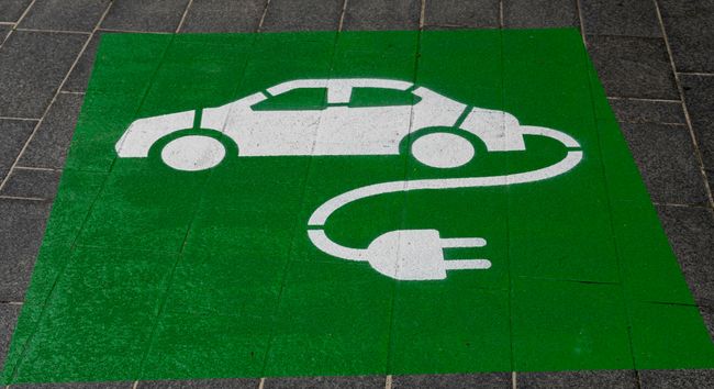 Smart EV Charging: Automatic Home Charger Control with AI License Plate Recognition