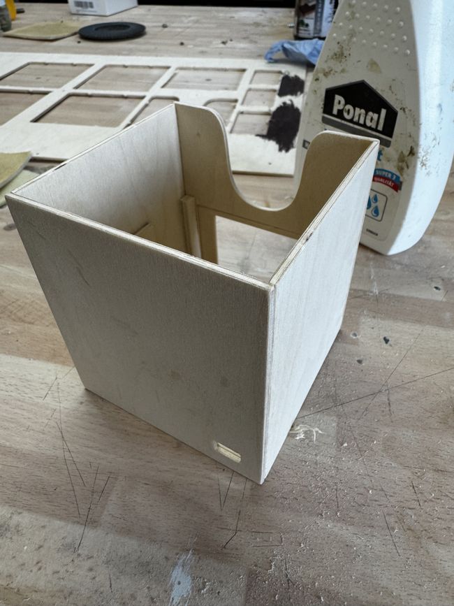 Zettelbox 2.0 cutting process